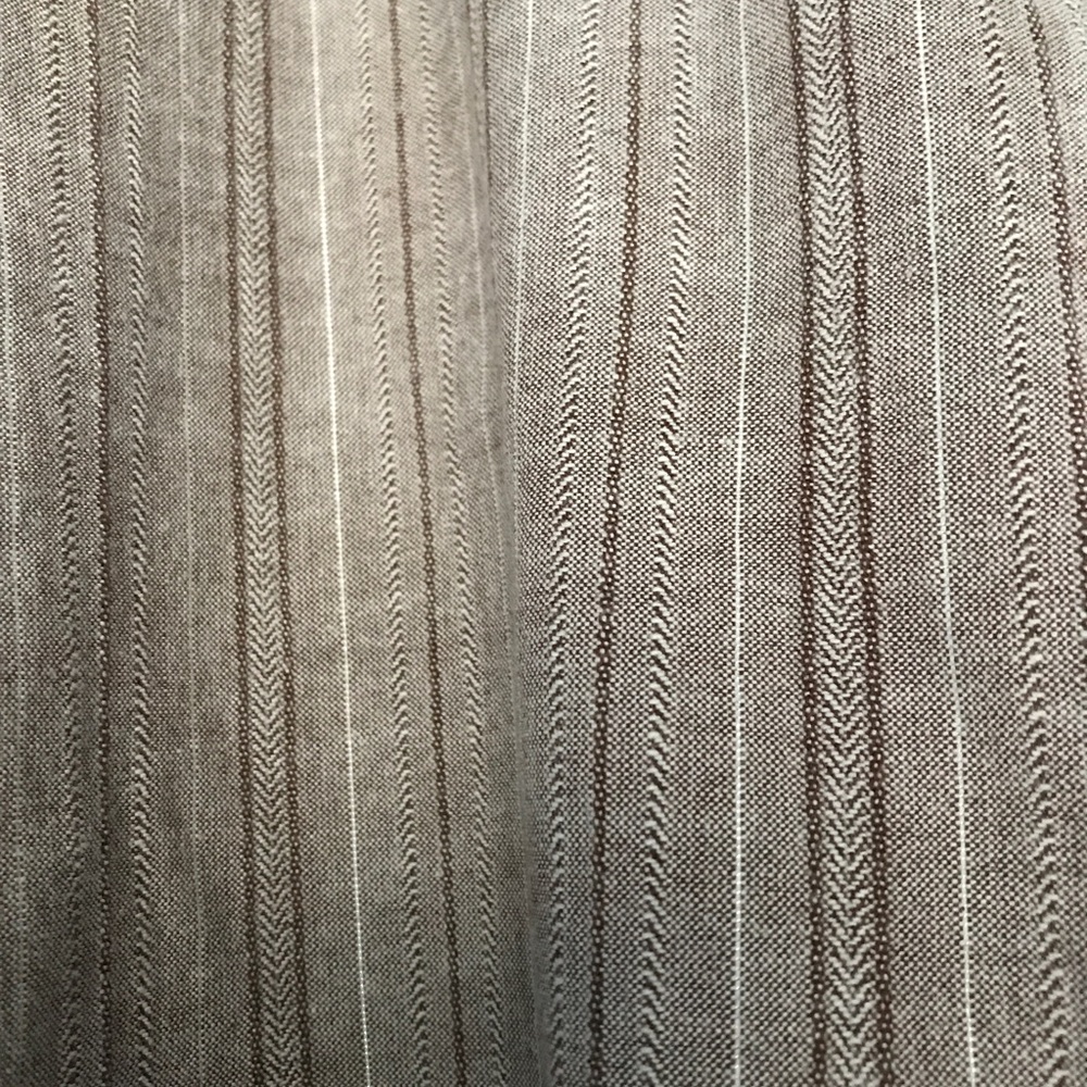 Wide-leg (looks like skirt) Capri pants w/silver thread highlight 18” flat 20.5” - Picture 4 of 7